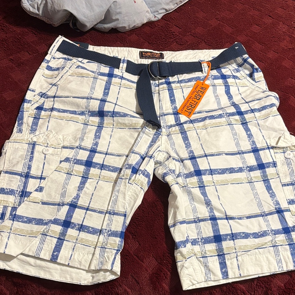 Men’s Plaid Cargo Shorts with Belt new with tags